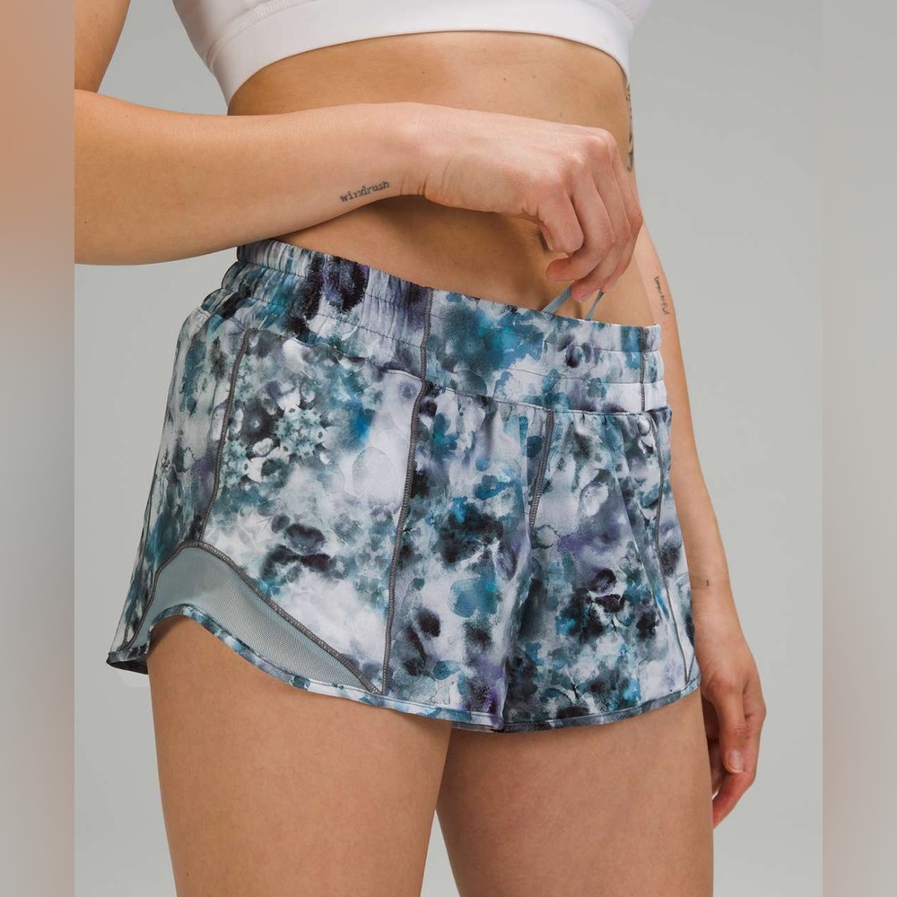 Lululemon Hotty Hot Low Rise Short 2.5"